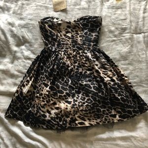 Oh My Love Flirty Leopard Print dress